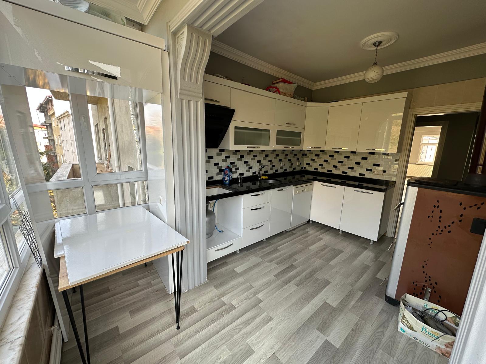 MABEL GAYRİMENKUL/VAKFIKEBİR YALIKÖY'DE SATILIK 2+1 ARAKAT DAİRE